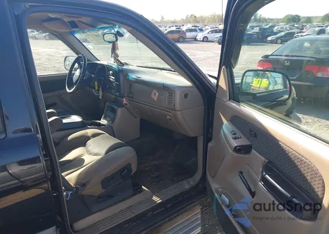 2002 Chevrolet Avalanche 1500 from USA, damaged, VIN 3GNEC13T82G114519